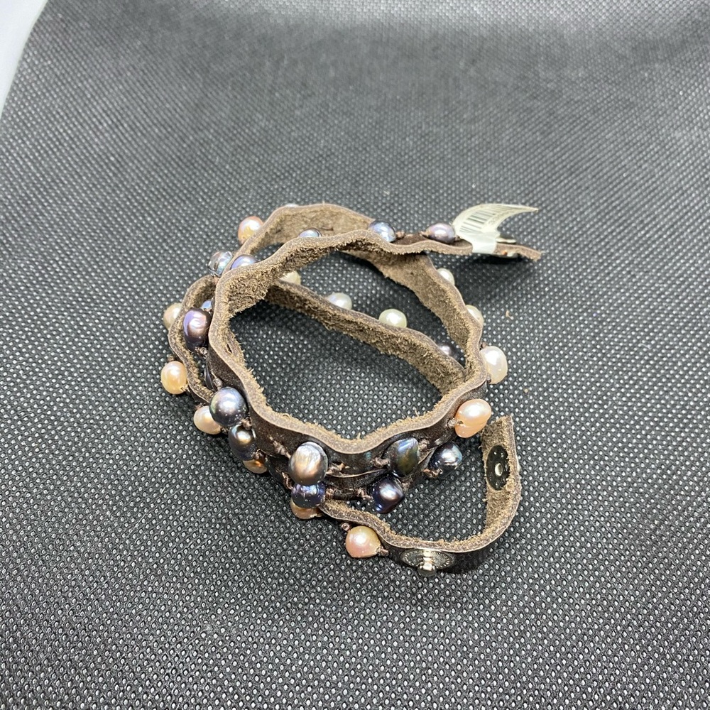 Three wrap leather bracelet with multicolor pearls - Picture 5 of 8